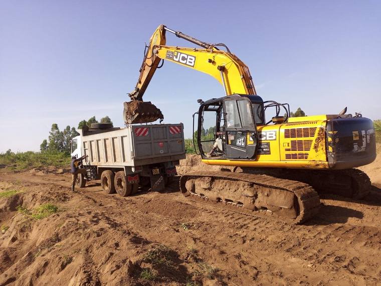 Excavator loading a tipper truck